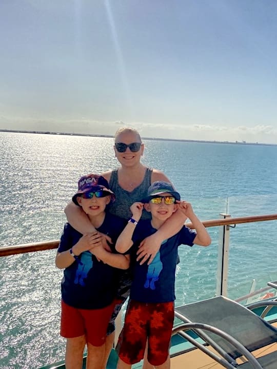 Chrystal Harris and boys cruising